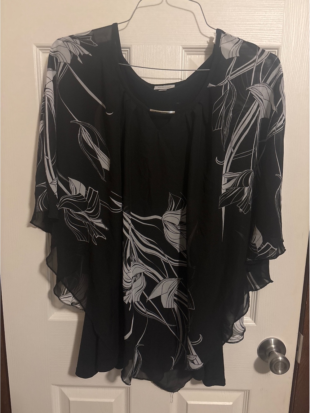 Dressy women’s shirt by Avenue